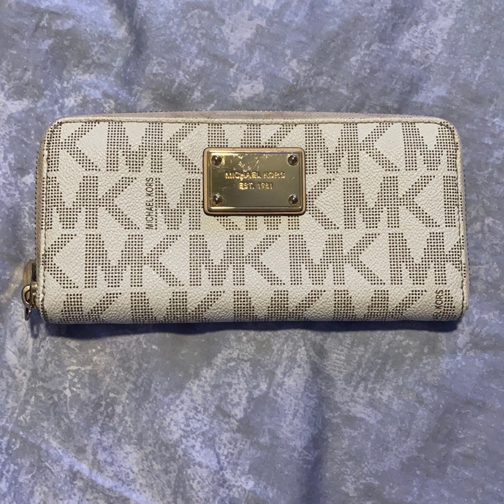 Michael Kors wallet like new!
